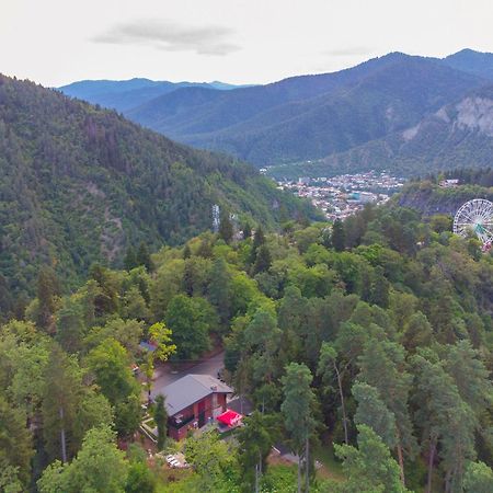 Hotel Evergreen Borjomi Bagian luar foto