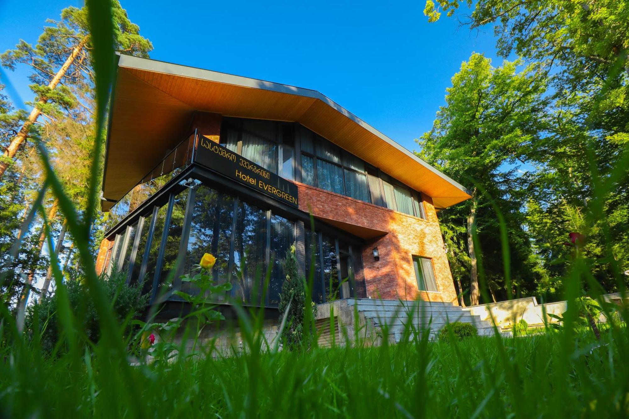 Hotel Evergreen Borjomi Bagian luar foto
