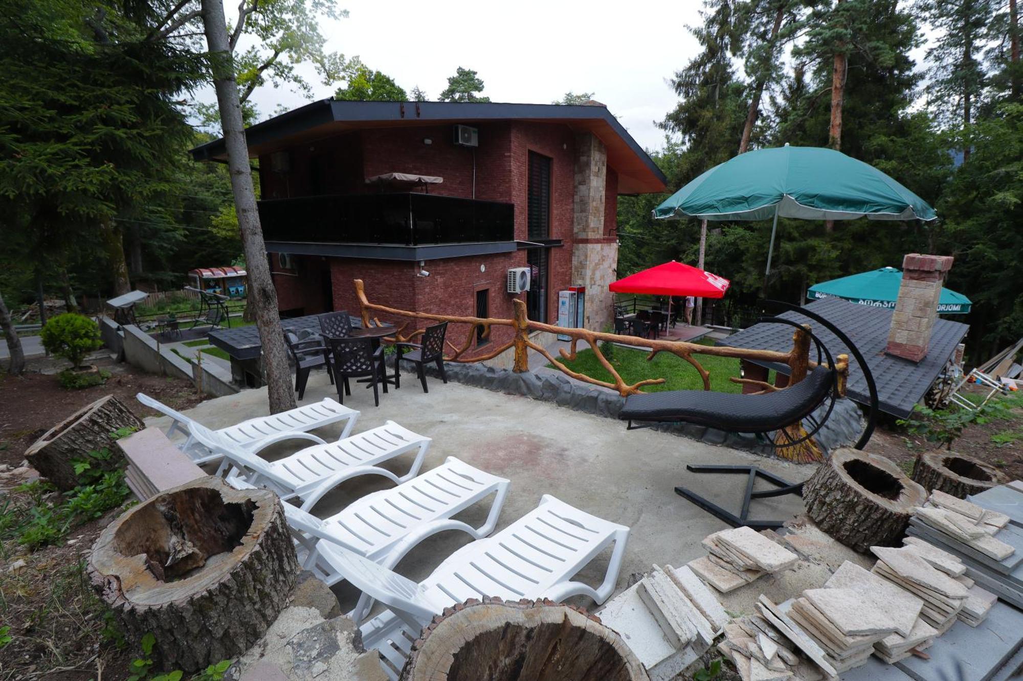 Hotel Evergreen Borjomi Bagian luar foto