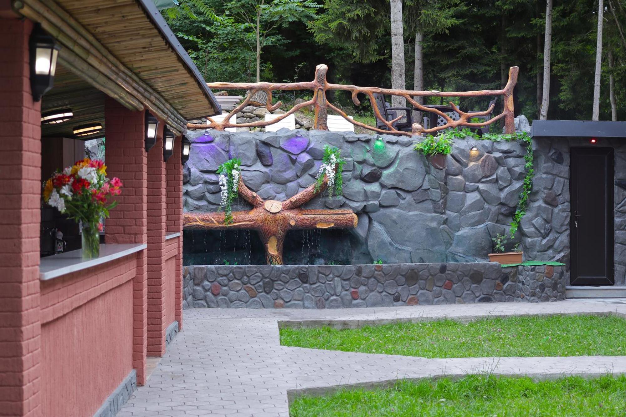 Hotel Evergreen Borjomi Bagian luar foto