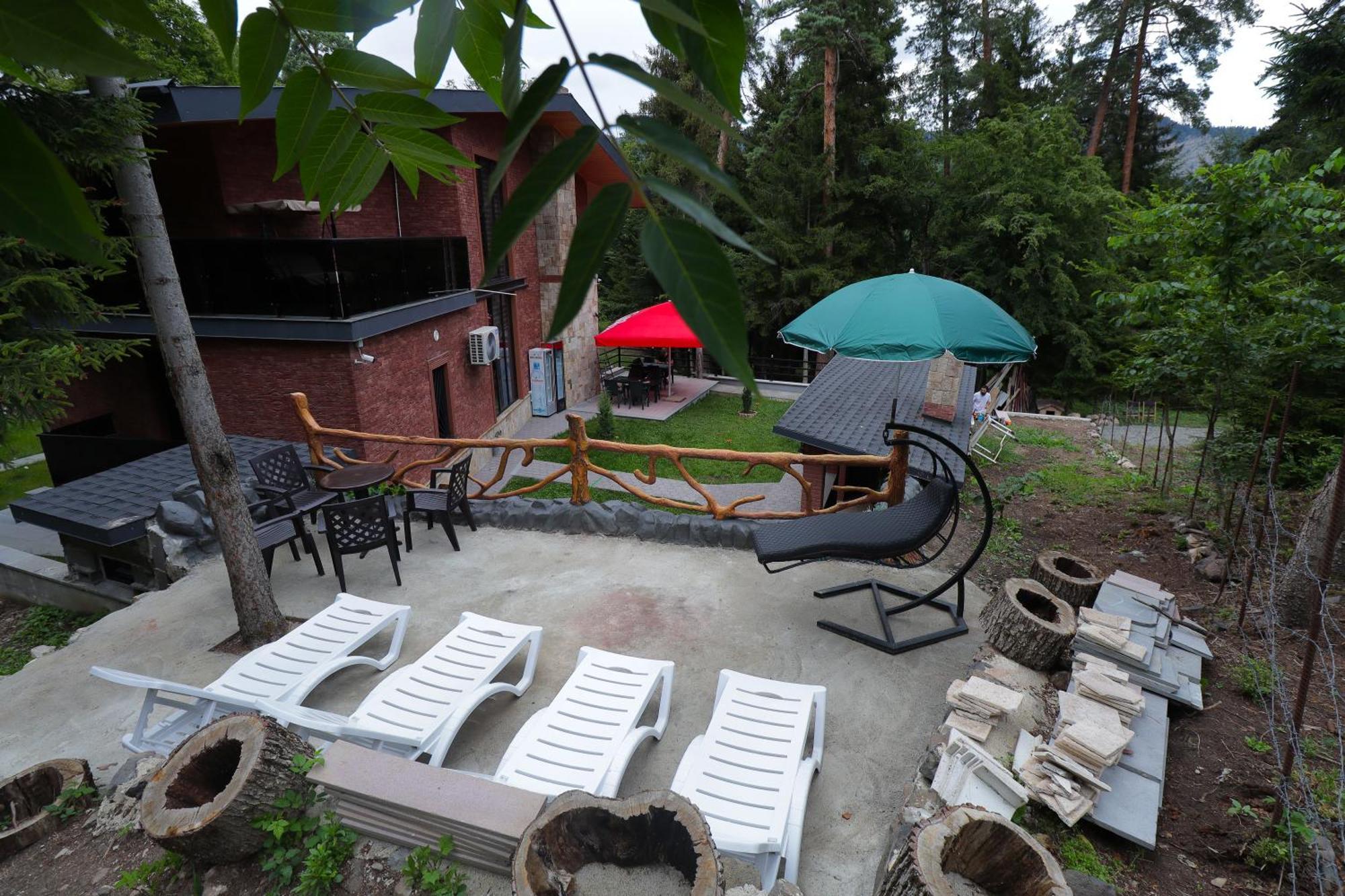 Hotel Evergreen Borjomi Bagian luar foto