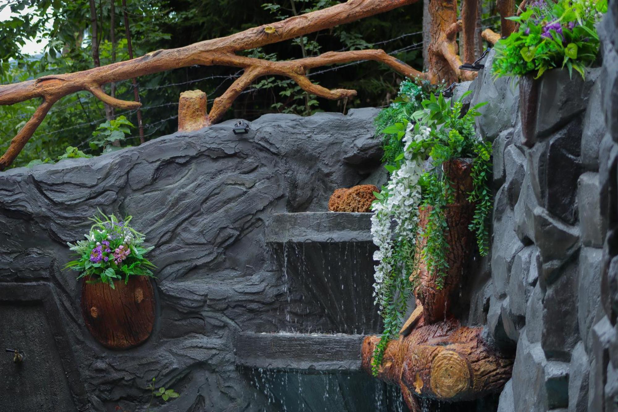 Hotel Evergreen Borjomi Bagian luar foto
