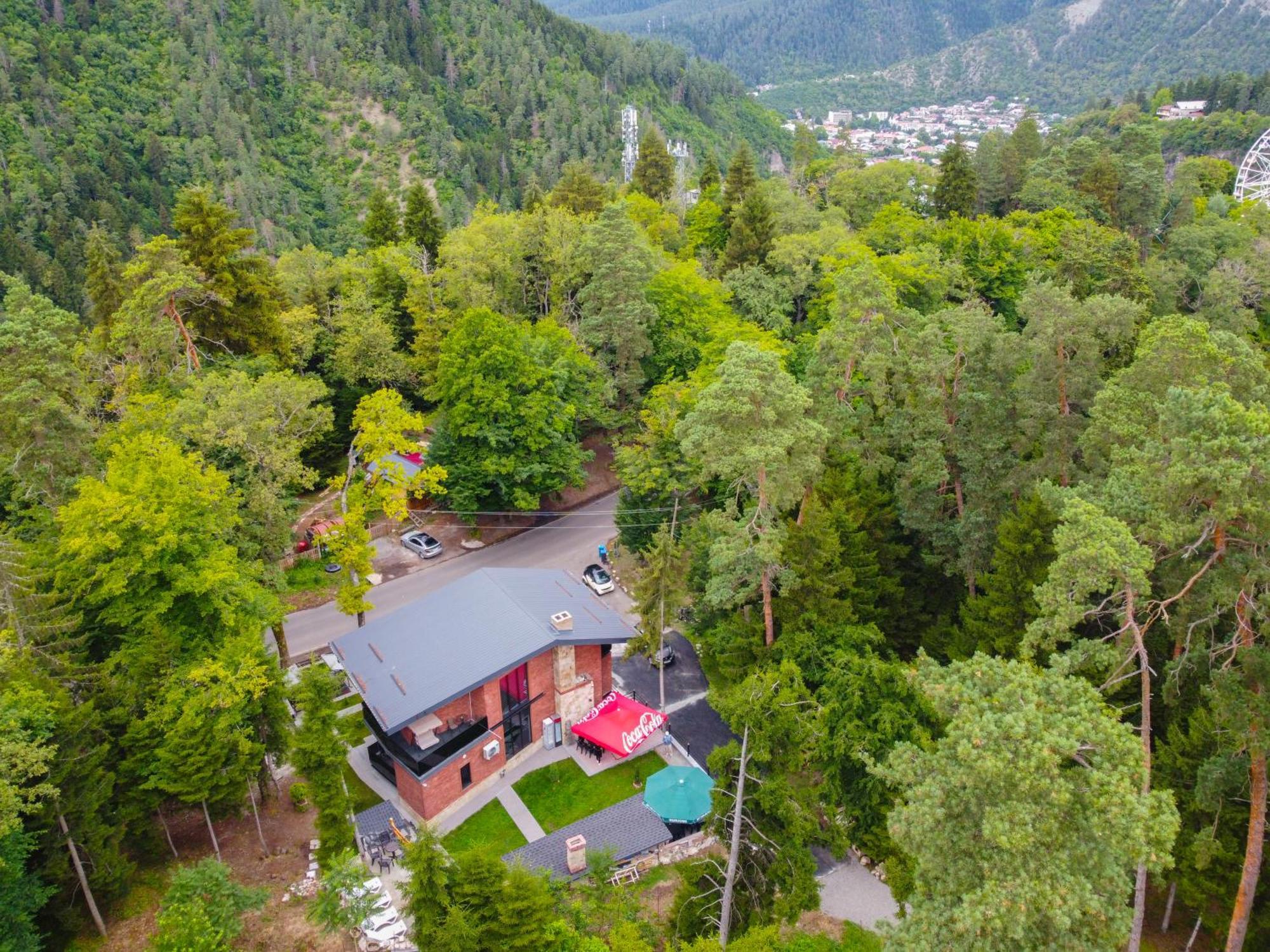 Hotel Evergreen Borjomi Bagian luar foto